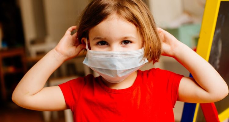 covid-19-et-port-du-masque-obligatoire-pour-les-enfants-des-6-ans-a-partir-de-quand-dans-quelles-conditions